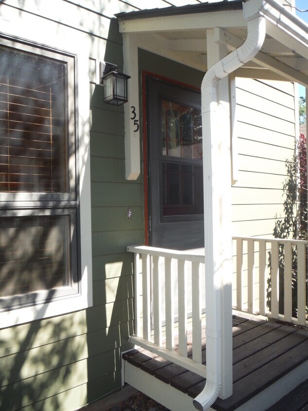 Primary Photo - Cute 3 Bedroom Condo w/ Bonus Room - Walki...