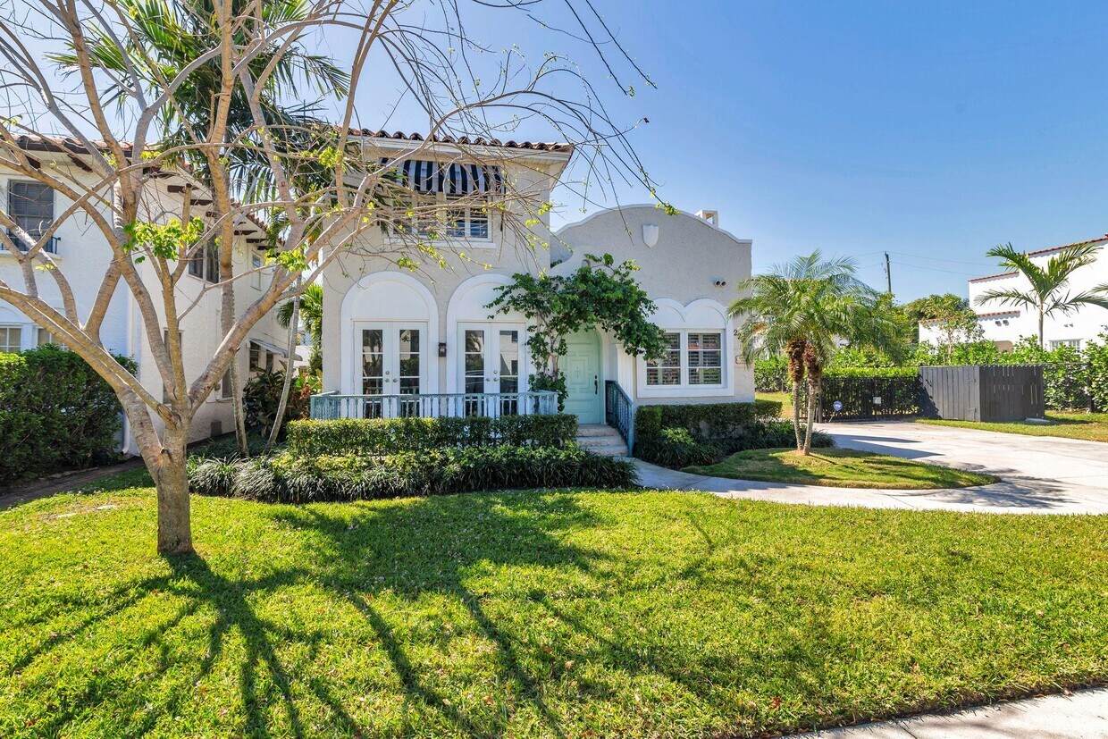 Foto principal - 222 Greenwood Dr