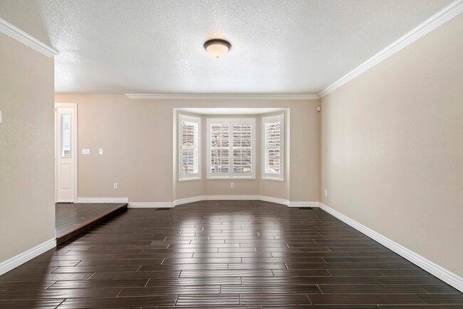 Building Photo - 685 Fernglen Ct
