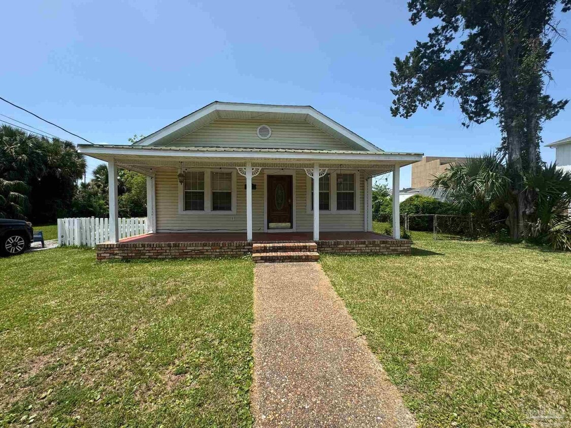 Primary Photo - 320 W Zarragossa St