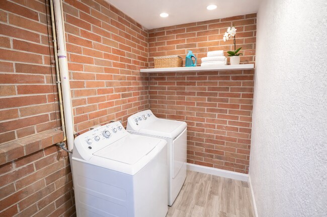 Foto del edificio - 1409 E Waters Ave