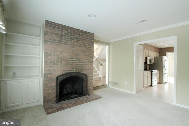 Building Photo - 10 Highgate Ln