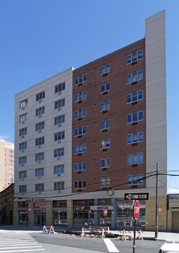 Foto principal - 1926 Longfellow Ave