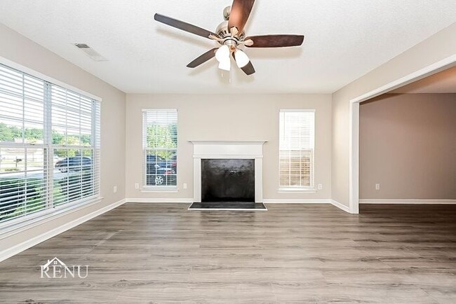 Building Photo - 9423 Rollinghills Dr
