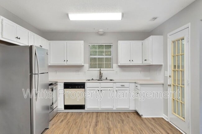 Building Photo - 3501 Sassafras Trail