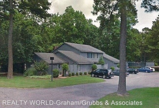 Building Photo - 2 br, 2.5 bath House - 202 Sherbrooke Circle