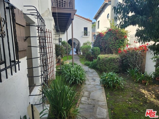 Foto del edificio - 438 Cochran Ave