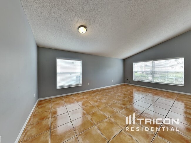 Foto del edificio - 14642 Lady Victoria Blvd