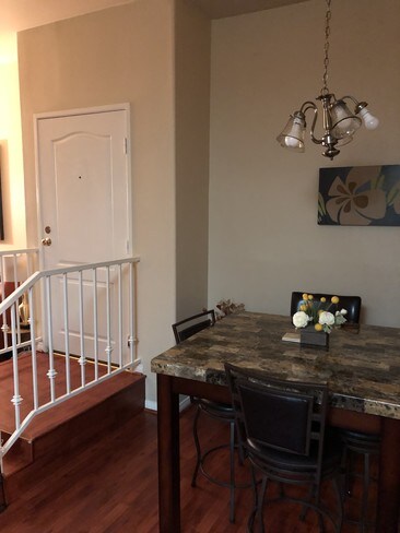 Dining area - 7037 La Tijera Blvd