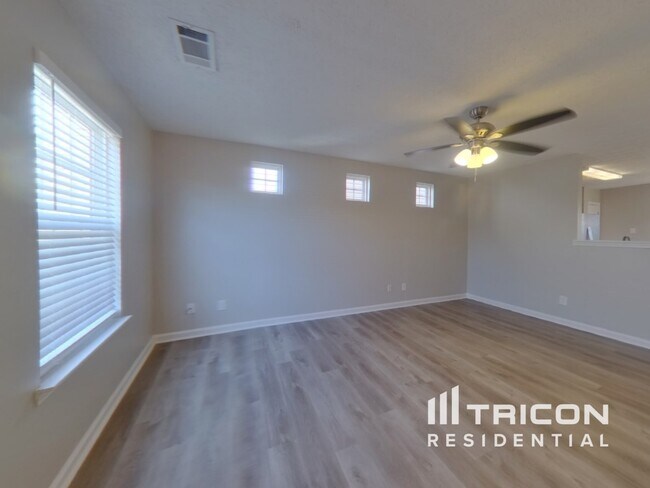 Building Photo - 115 Highgate Trail