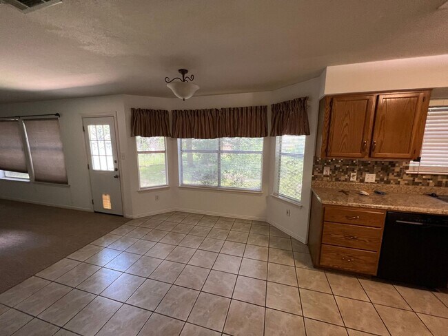 Building Photo - Wonderful Four Bedroom Home in Fern Bluff