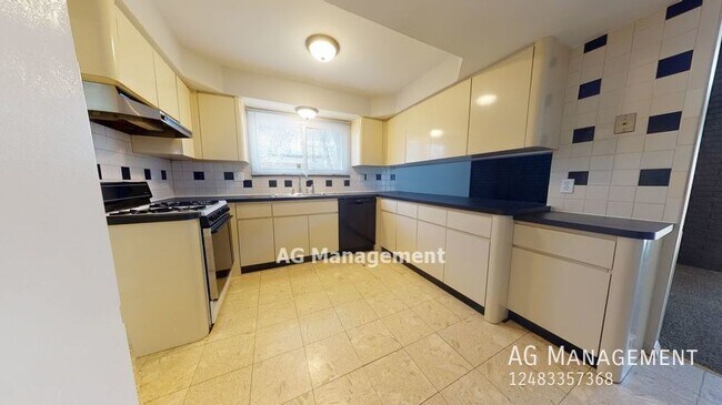Building Photo - 3451 Winters Dr. - Spacious 3Bed/1.5Bath N...
