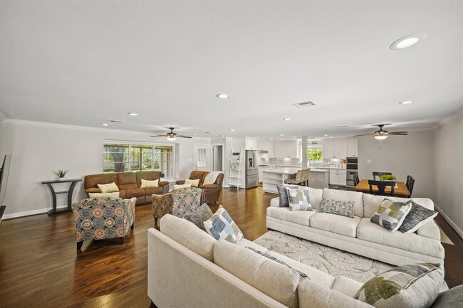 Building Photo - 4943 Cheena Dr