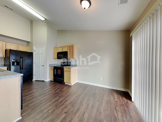 Building Photo - 926 Wolf Pack Way