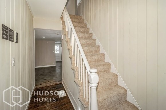 Foto del edificio - NOW AVAILABLE!  - 30 RUTLAND SQ, BROCKTON,...