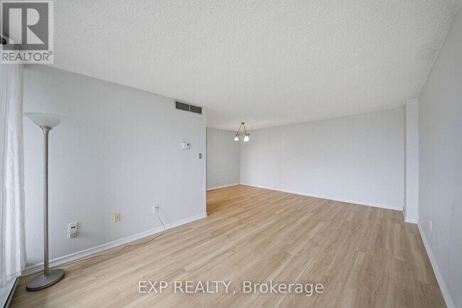 Photo du bâtiment - 530 Laurier Ave W
