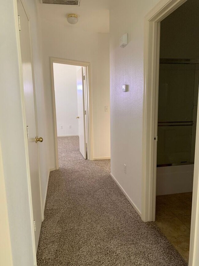 Building Photo - Open Floor Plan, 3 bedroom, 2 bath, yard