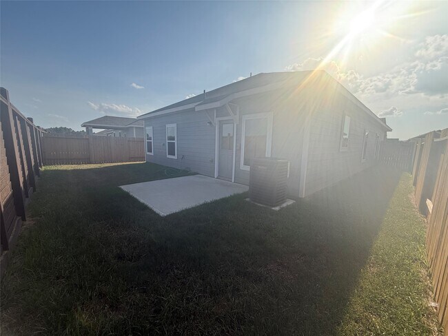 Building Photo - 15862 Berry Hl Dr