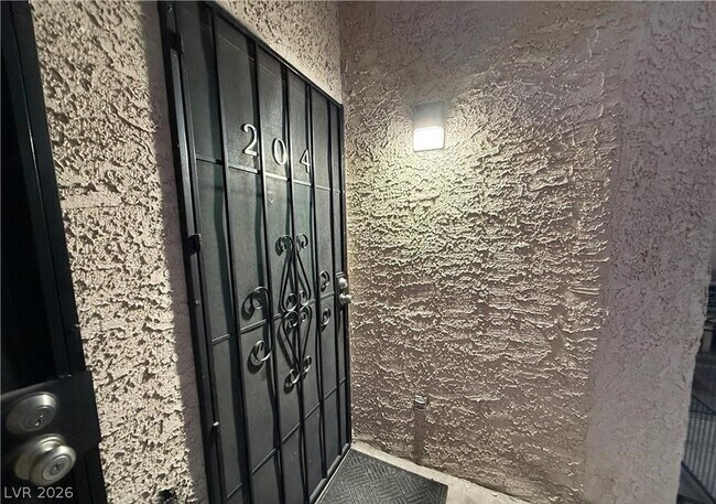 Foto del edificio - 460 Elm Dr