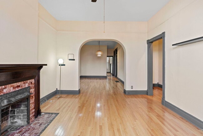 Foto del edificio - 1929 S Central Park Ave