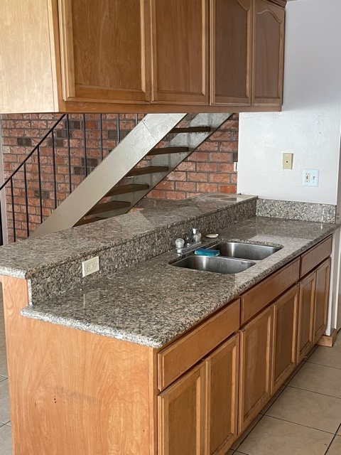 Building Photo - 1315 Pinetree Dr