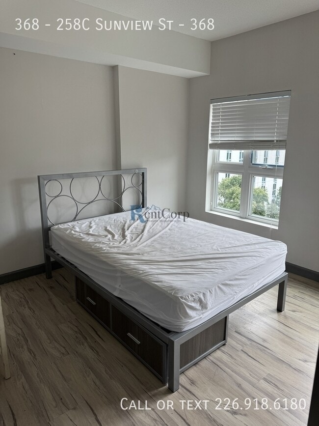 Building Photo - 258C-258C Sunview St