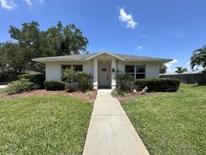 Building Photo - 2074 Foxwood Dr