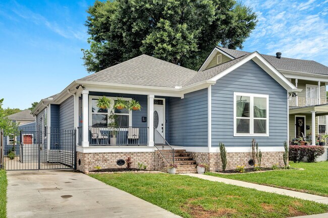 Building Photo - 3620 Live Oak St