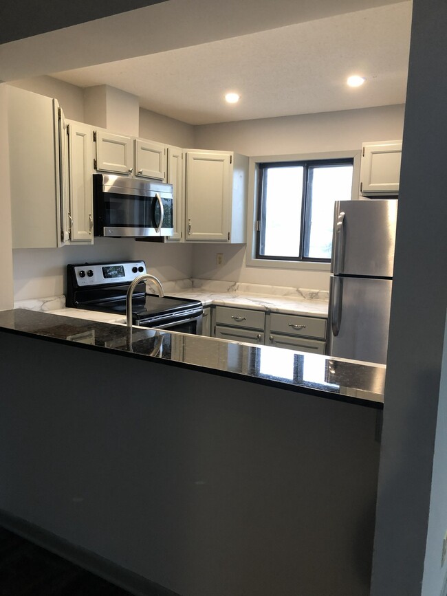 Building Photo - 2049 Parkside Dr