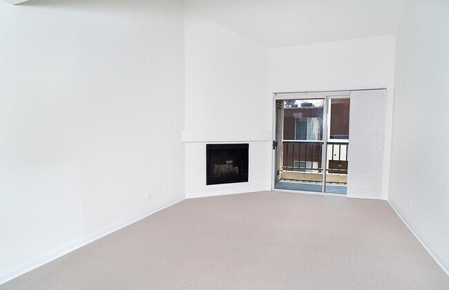 Building Photo - 5500 Owensmouth Ave