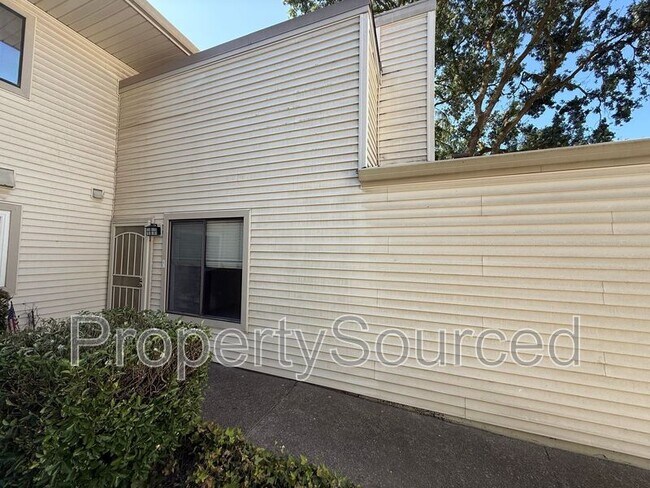 Foto del edificio - 700 McCoy Ct