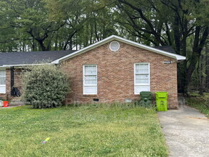 Building Photo - 2217 Apple Valley Rd