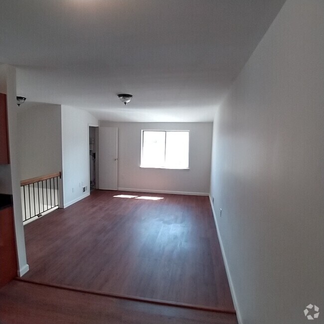 Richmond Town Apartments for Rent with Hardwood Floors Staten Island