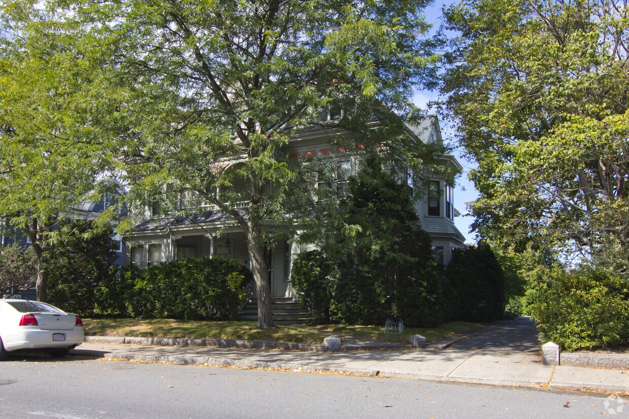 Building Photo - 16 Loring Ave