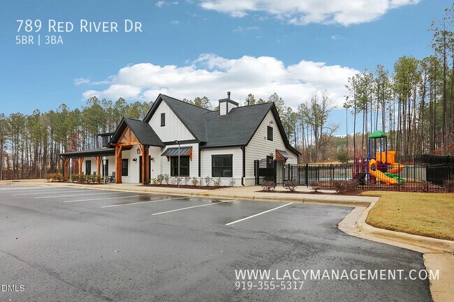 Foto del edificio - 789 Red River Dr