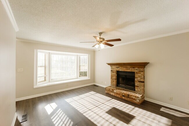 Building Photo - 25 Valley Brook Dr