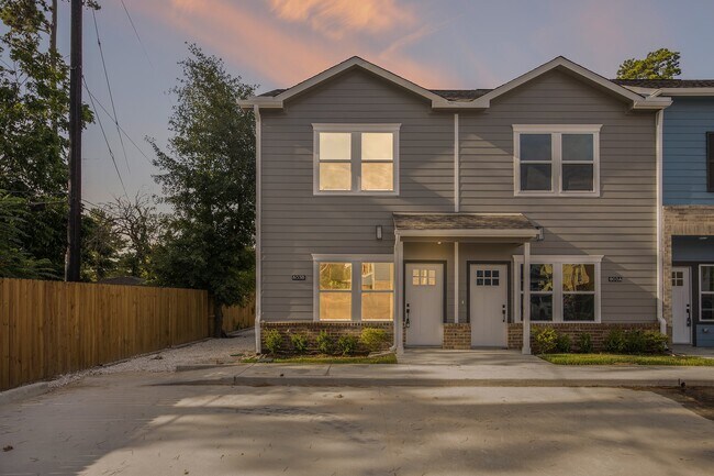 Foto del edificio - 5262 Ella Blvd