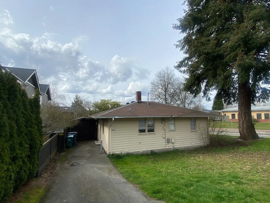 Primary Photo - Charming 2-Bedroom Houghton Bungalow