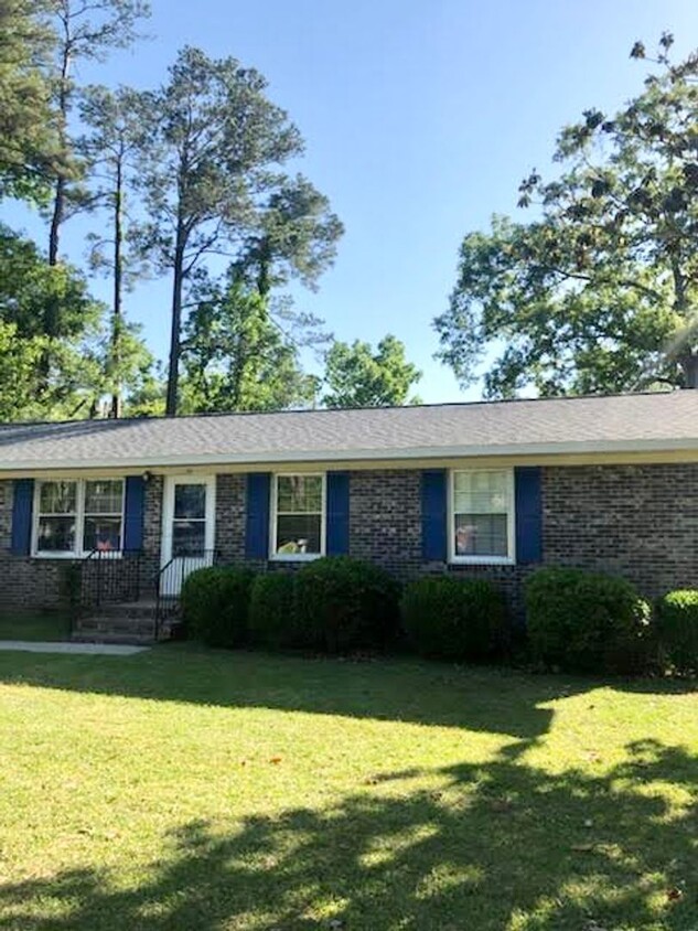 Foto principal - Updated and adorable rancher home in Old C...