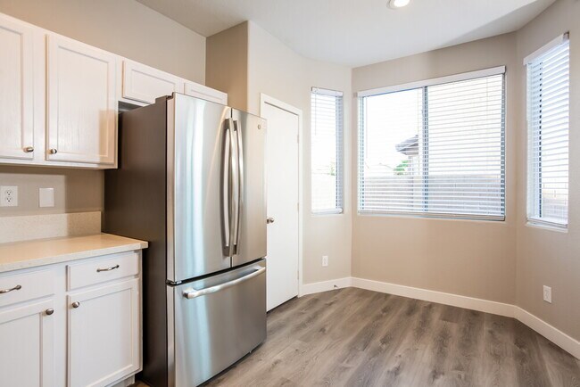 Building Photo - 6369 Azurelyn Ave