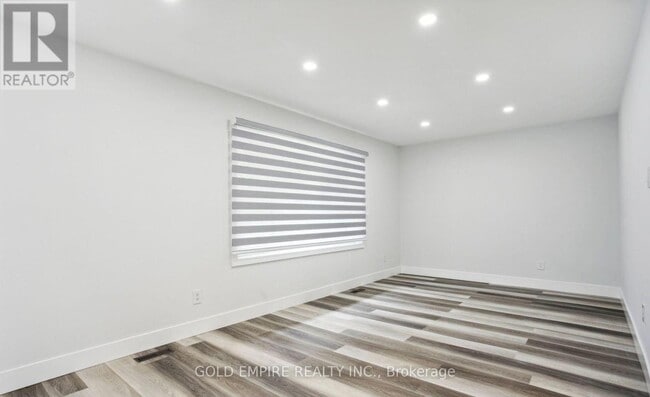 Building Photo - 396 Hudson Dr