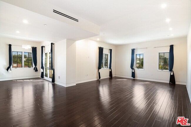 Foto del edificio - 225 S Hamilton Dr