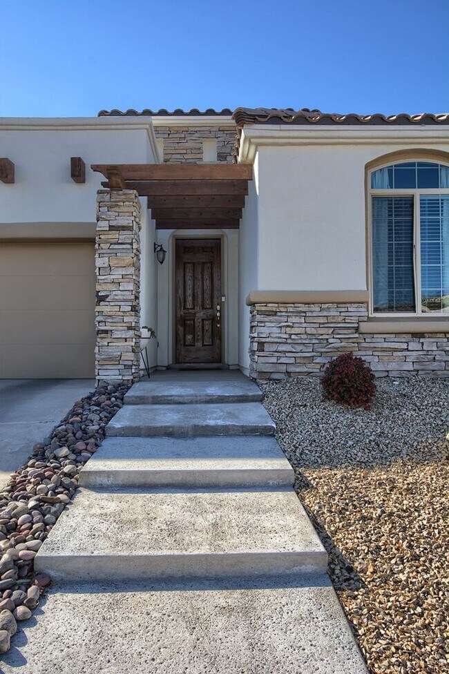 Building Photo - Gorgeous home in the westside