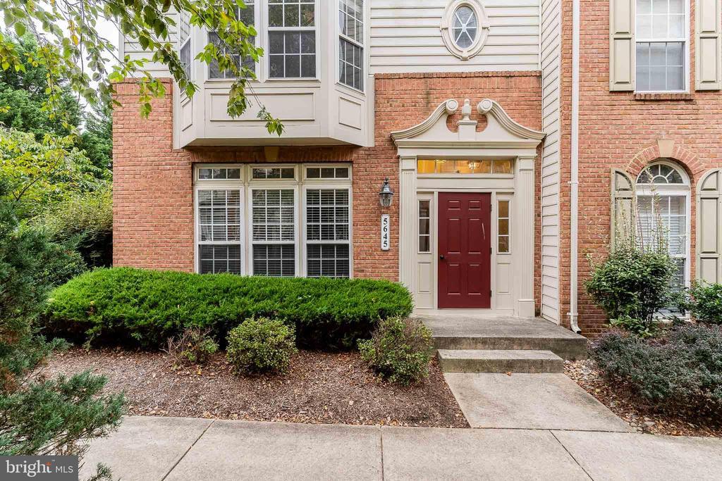 Foto principal - 5645 Harrington Falls Ln