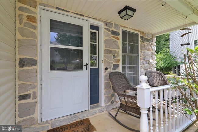 Building Photo - 3 Bed 3 Bath Updated Townhouse In Lititz