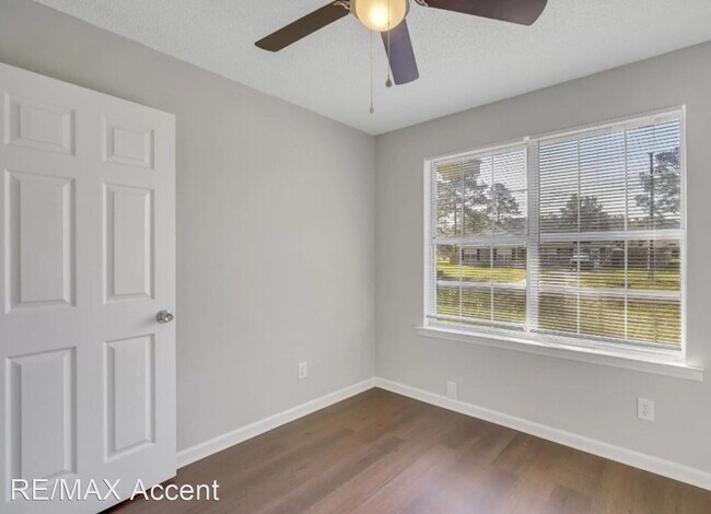 Foto del edificio - 3 br, 2 bath House - 105 NE Shayna Drive