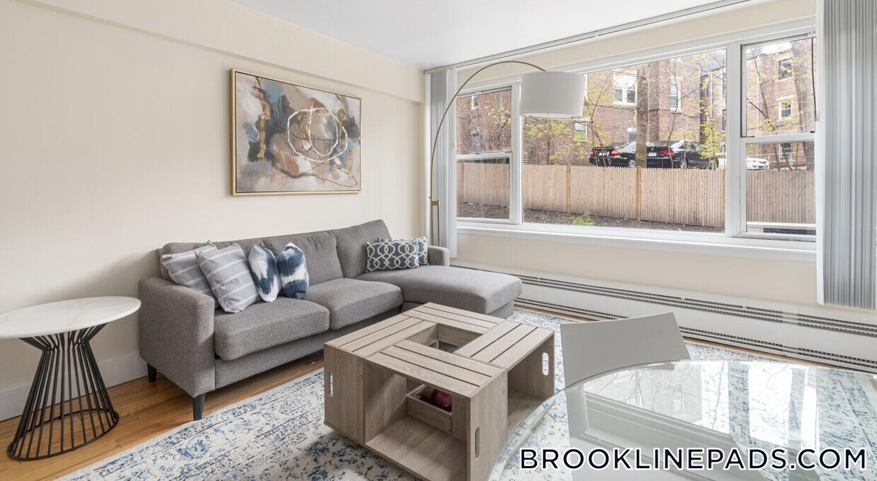 Primary Photo - 1440 Beacon St