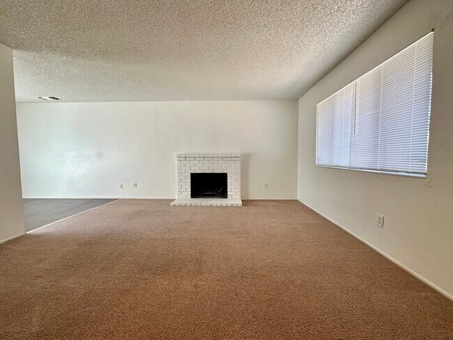 Foto del edificio - Don't miss this beautiful gem at 4486 Brec...