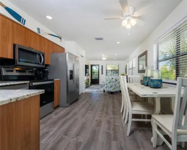 Foto del edificio - 5041 N Beach Rd