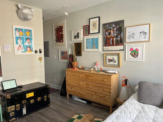 Foto del edificio - 3116 N Milwaukee Ave